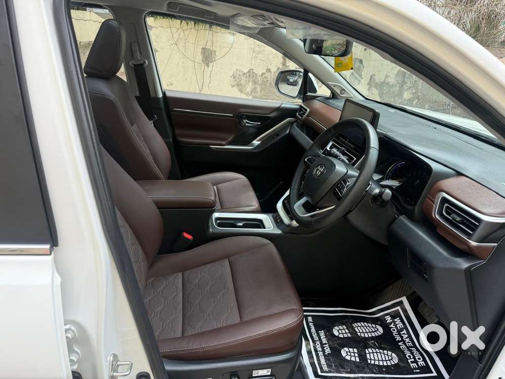 Toyota Innova Hycross 2.0 Zx Hybrid 7 Str, 2024, Petrol