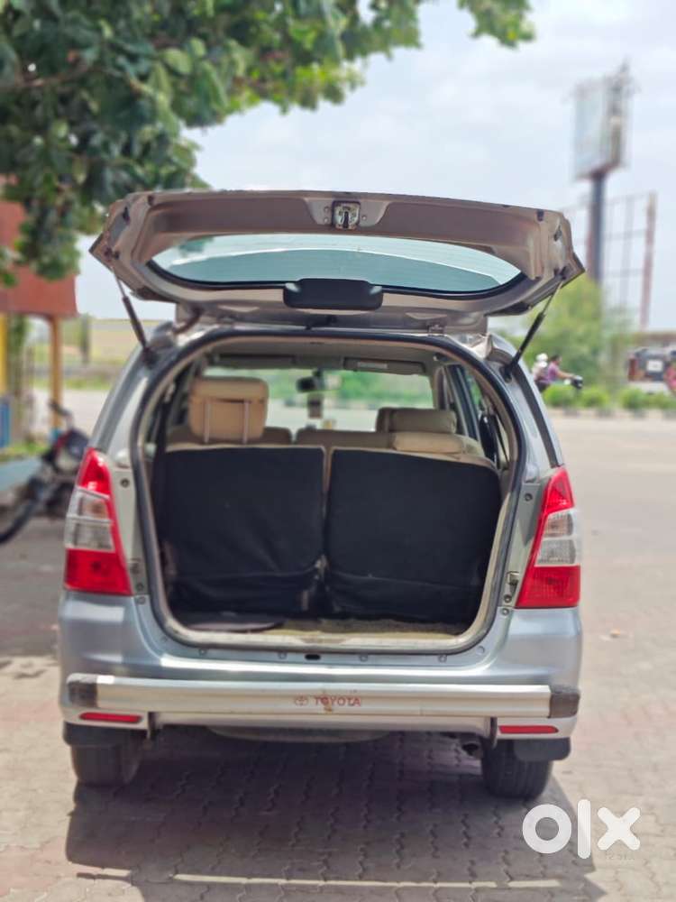 Toyota Innova 2.5 Vx 8 Str Bs-iii, 2015, Diesel