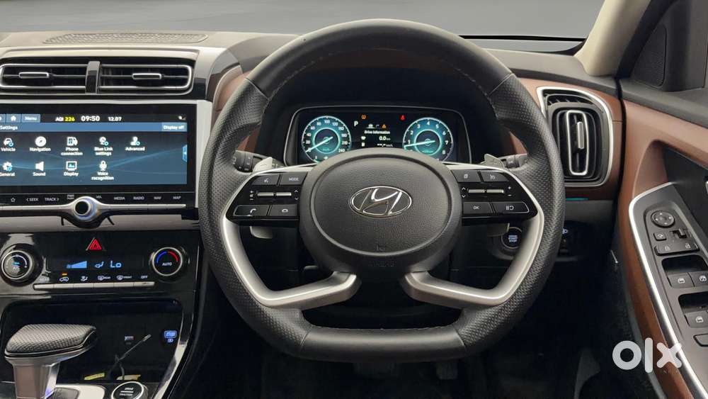Hyundai Alcazar 2.0 Signature (o) Petrol At 6 Str, 2022, Petrol