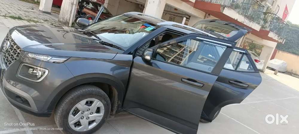Hyundai Venue 2022 Petrol 11000 Km Driven