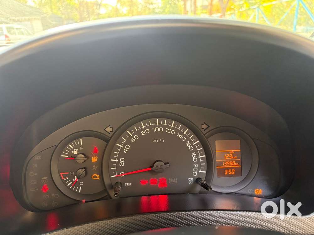 Maruti Suzuki Swift Vxi Optional, 2016, Petrol