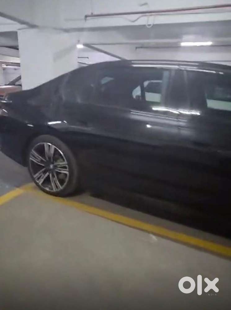 Bmw I7 Xdrive60, 2023, Electric