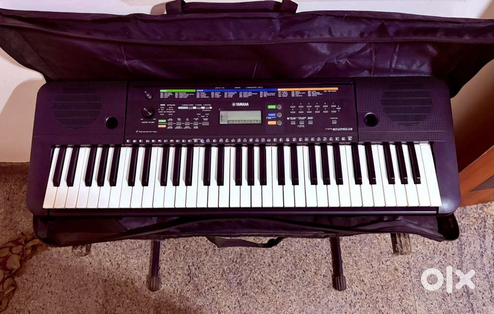 Yamaha PSR-E253 61-Key Keyboard Stand + Original Adapter + Carry