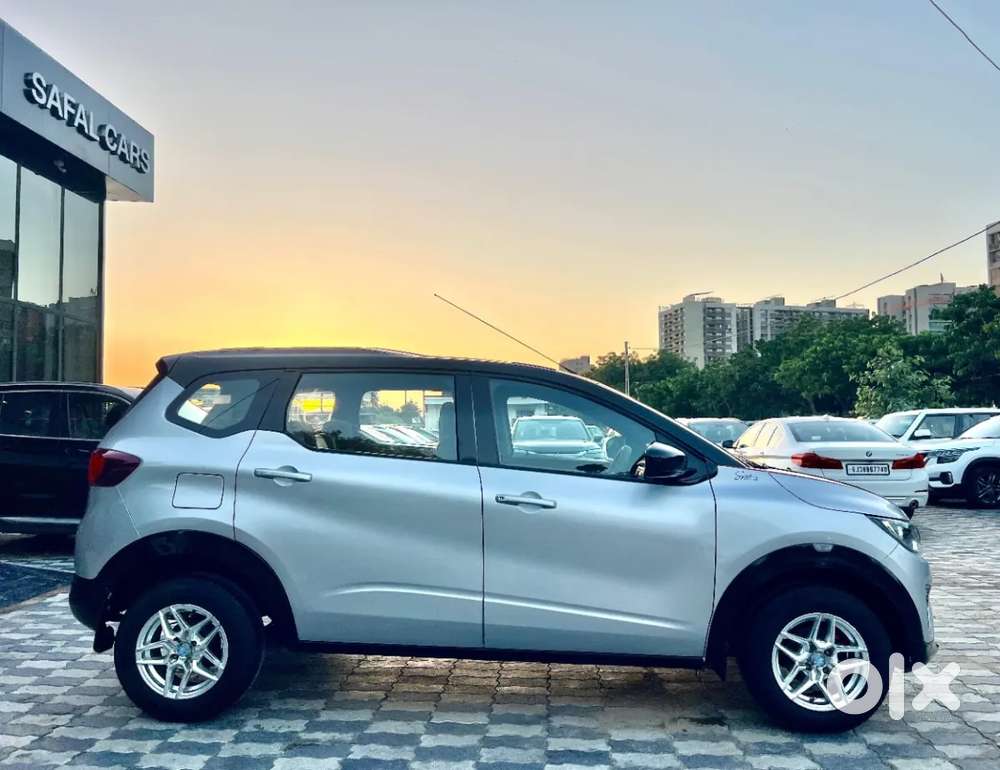 Renault Triber Rxt, 2025, Petrol