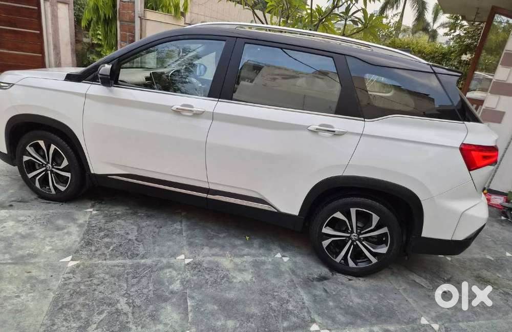 Mg Hector Plus Sharp Pro 1.5 Turbo Petrol  Cvt 7 Str Dual Tone, 2023..