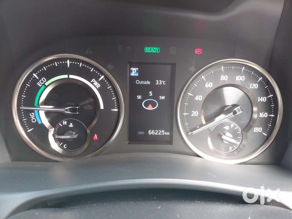 Toyota Vellfire 2.5 Executive Lounge, 2022, Petrol