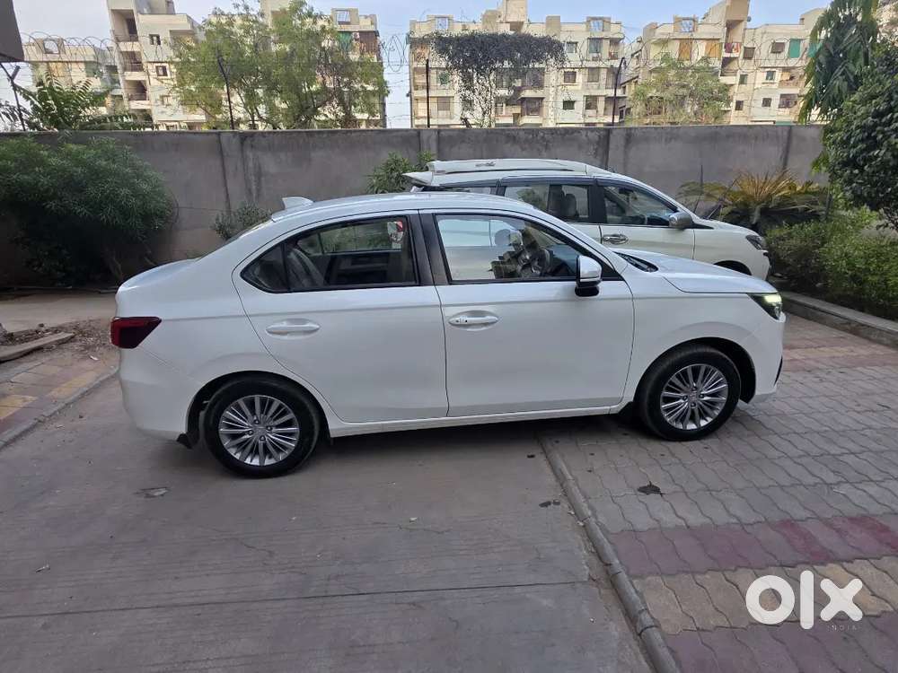 Honda Amaze 3rd Gen 2025 Vx Cvt (auto) Petrol + Company Cng, 32000 Kms