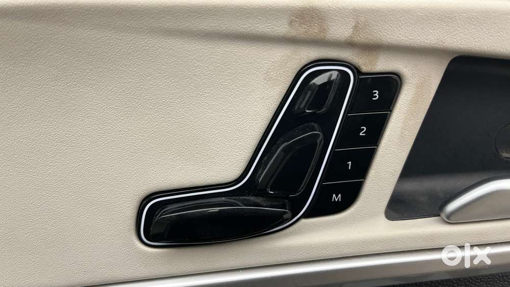 Mahindra Xuv700 2.0 Ax 7 Petrol At Luxury Pack Str, 2022, Petrol