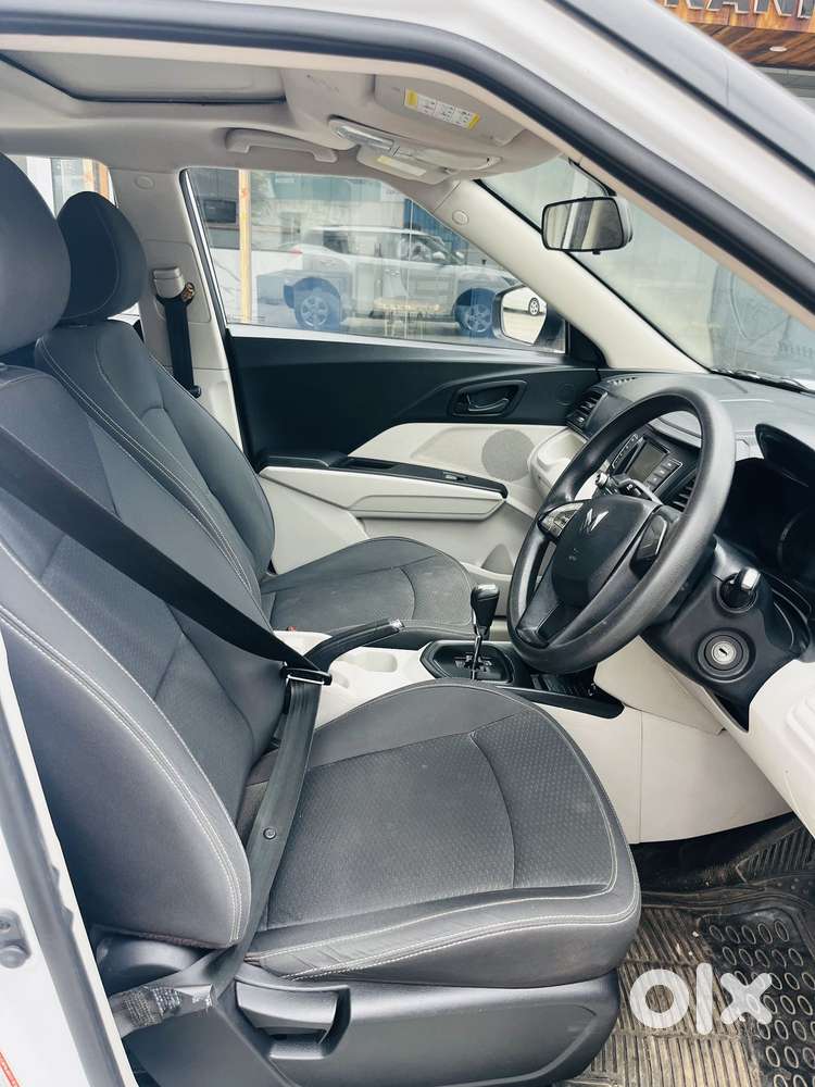 Mahindra Xuv300 1.2 W6 Amt Petrol, 2023, Petrol