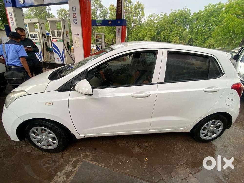 Hyundai Grand I10 2017 Cng & Hybrids Well Maintained