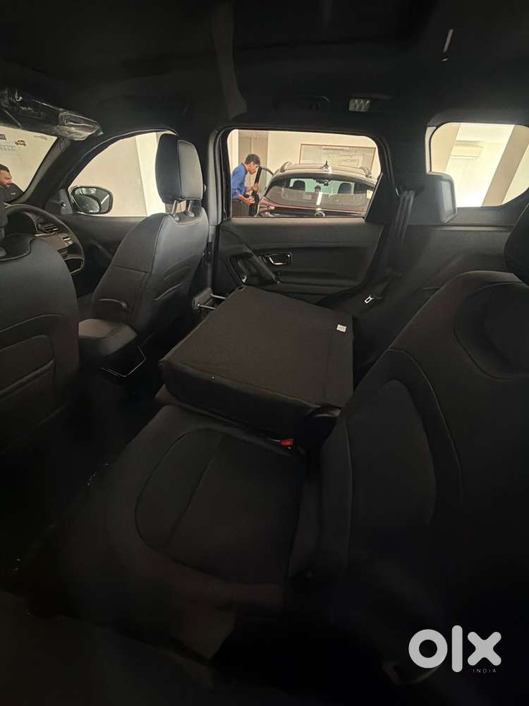 Tata Safari Adventure 2026 Dark Edition