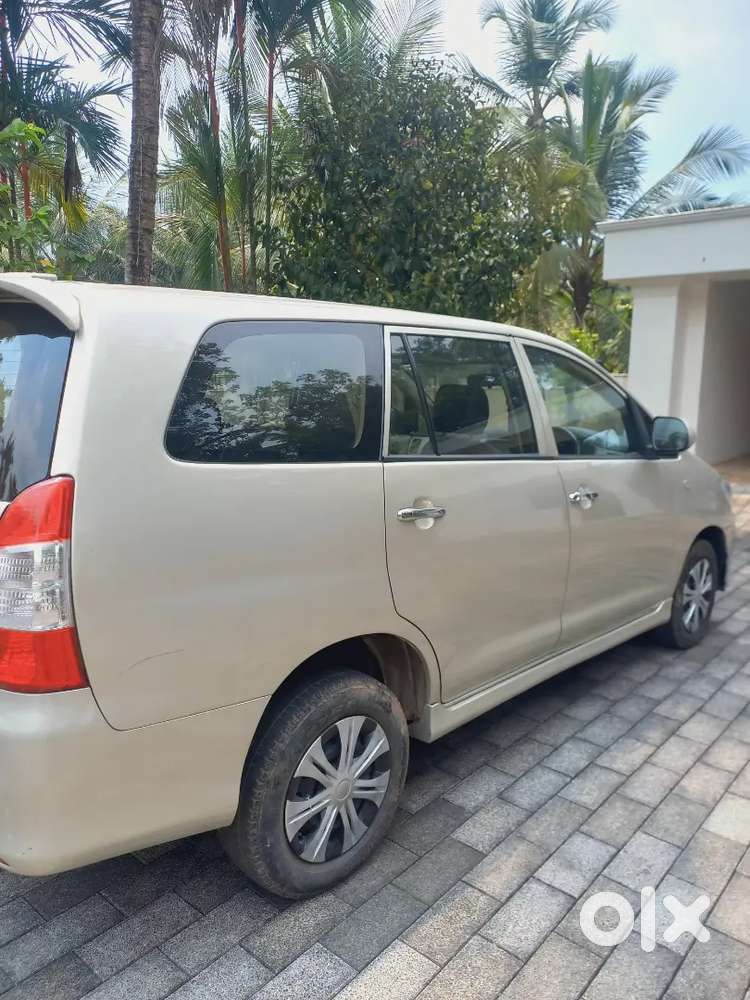 Toyota Innova 2015 Diesel 235000 Km Driven Negotiobl