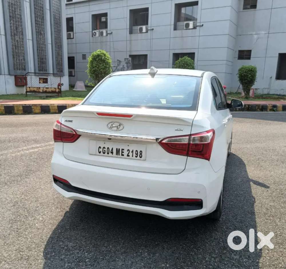 Car Bahut Hi Ache Condition Main Hai Bahut Hi Kam Chala Hai