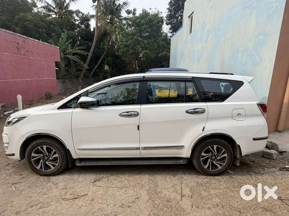 Toyota Innova Crysta 2024