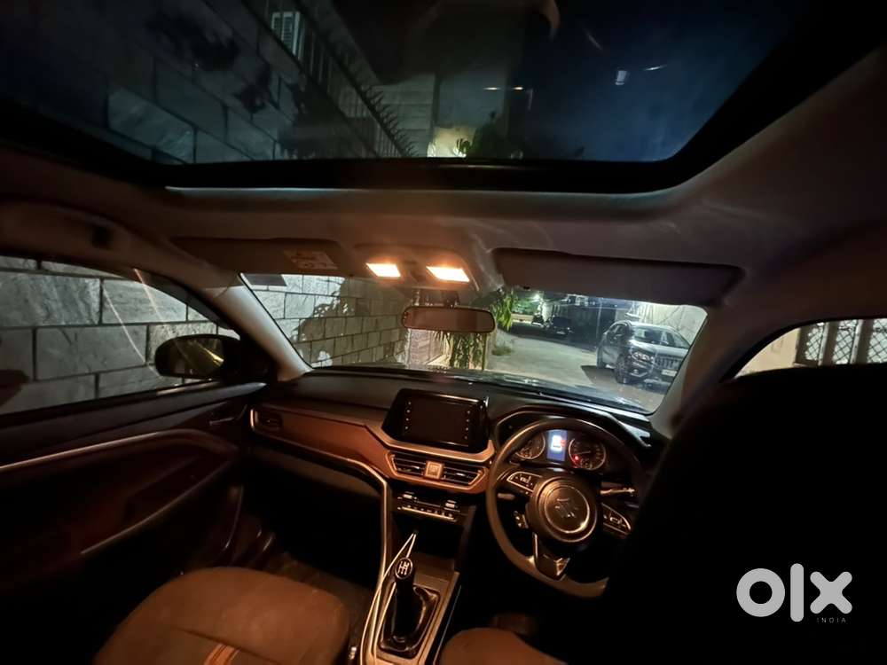 Maruti Brezza Zxi 2023 With Sunroof