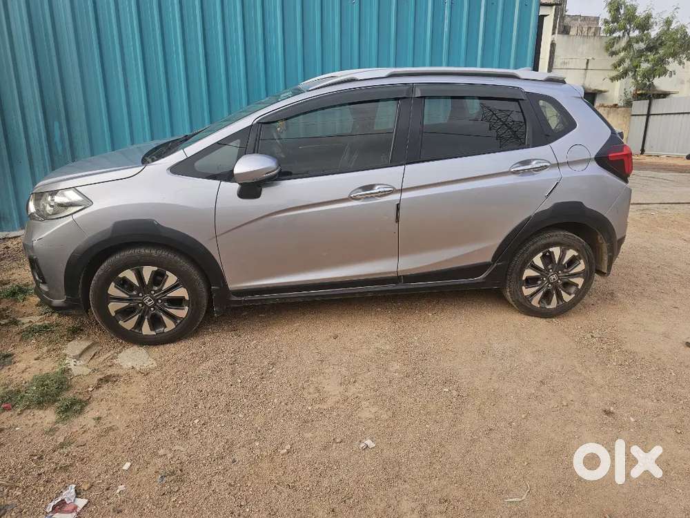 Sunroof. Led Headlight. Keyless Entry. 2keys And Much More