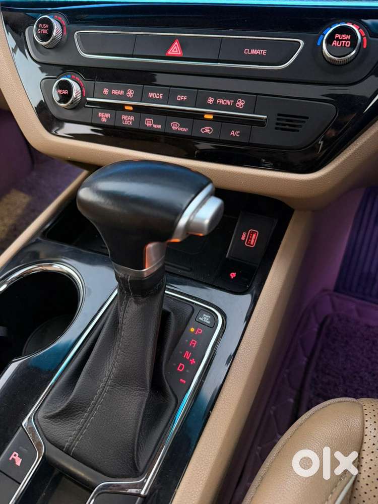 Kia Carnival Limousine Plus 7 Str, 2022, Diesel