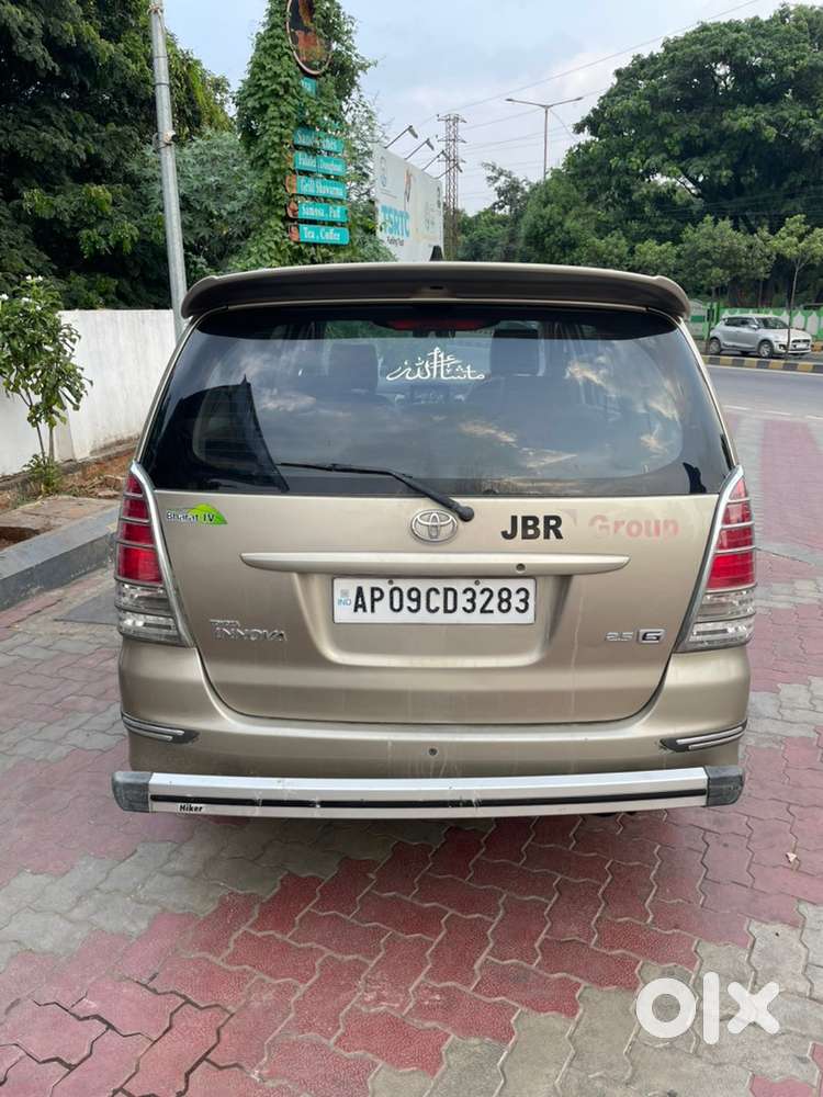 Toyota Innova 2011. Less Driven.