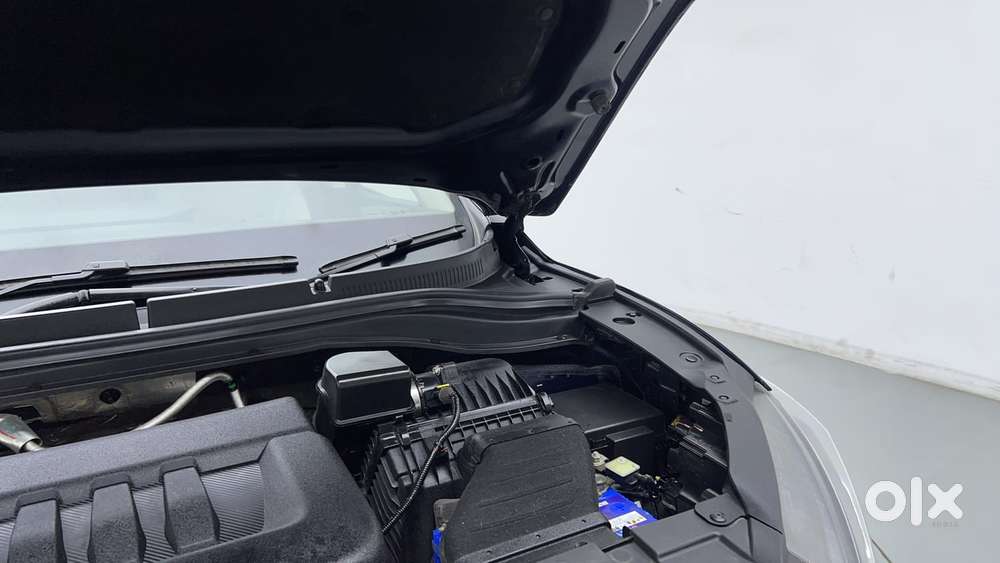 Mahindra Xuv700 2.2 Ax 5 Diesel At 7 Str, 2022, Diesel