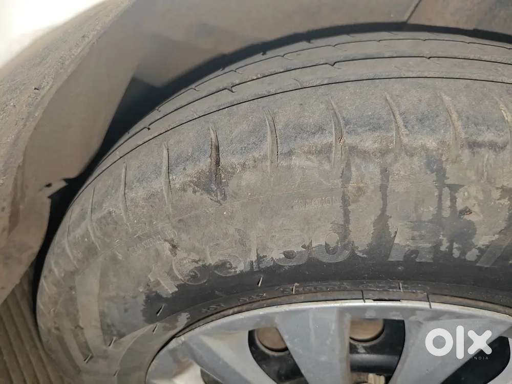 Suzuki  Swift Dezire Showroom Maintanence 70% Tyres 20-25 Mileage