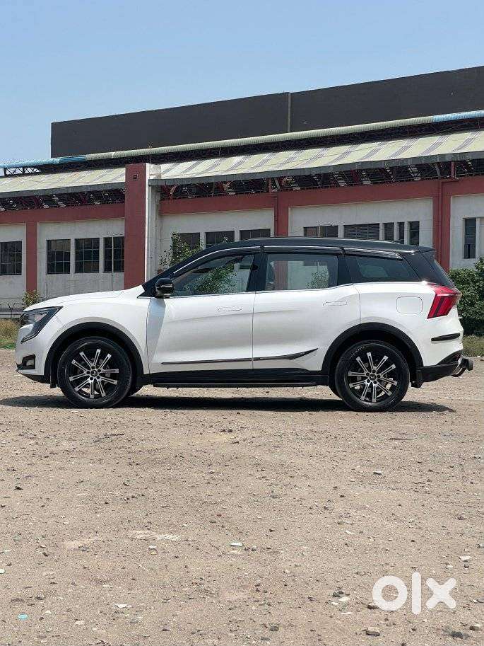 Mahindra Xuv700 Ax 5 Petrol Mt 7 Str (e), 2022, Petrol