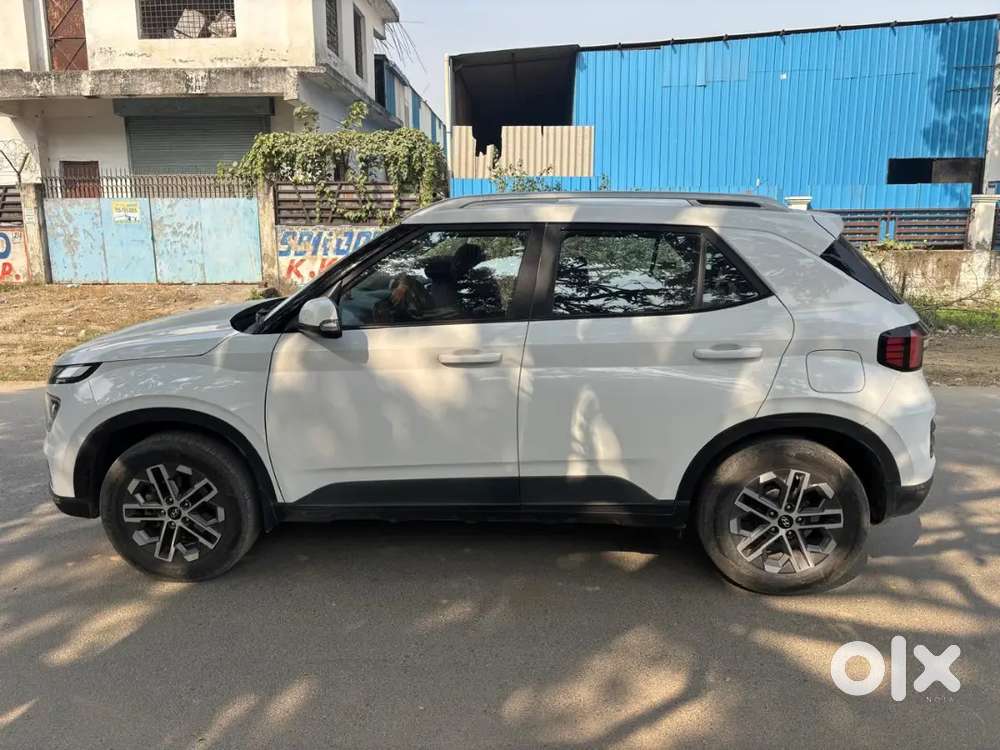 Hyundai Venue 2023 Diesel Well Maintained