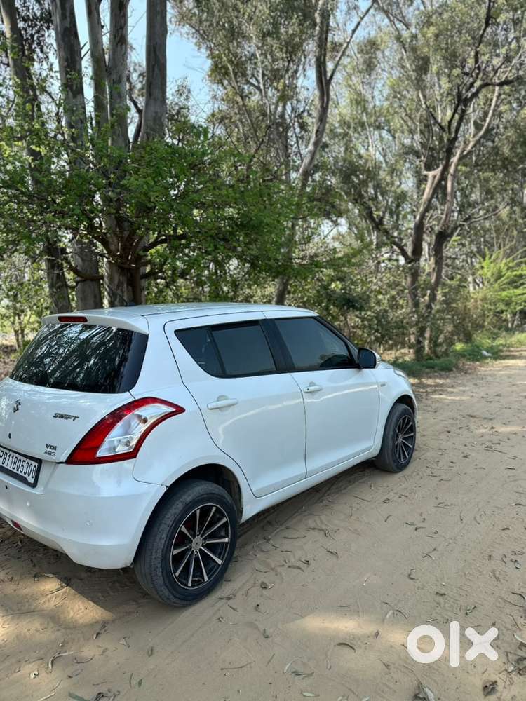 Maruti Suzuki Swift 2015 Diesel 130000 Km Driven