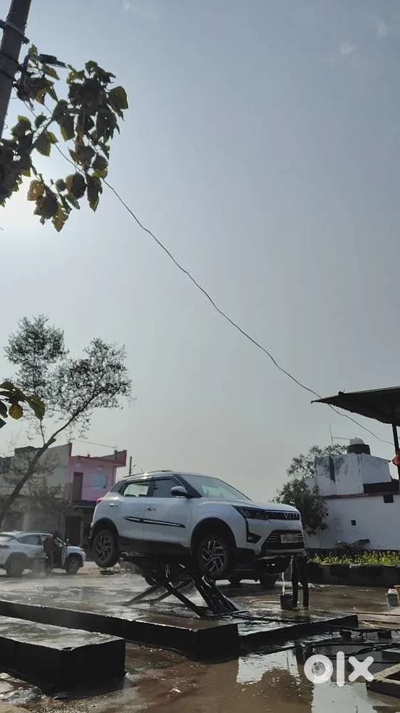 Mahindra Xuv300 2024 Petrol Well Maintained