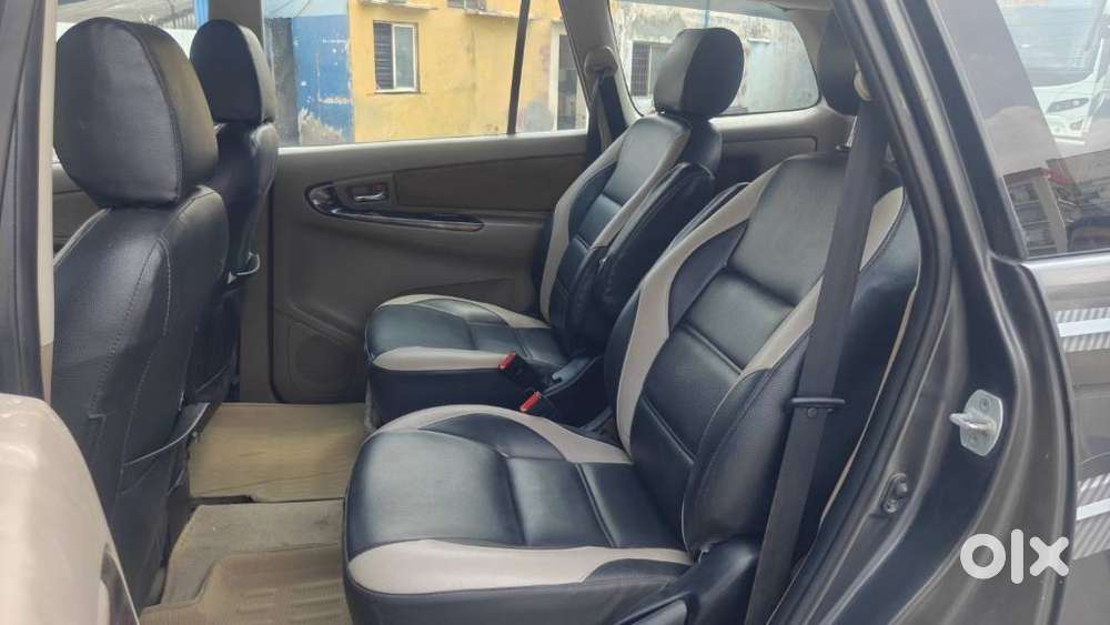 Toyota Innova 2.5 Vx 8 Str Bs-iii, 2015, Diesel