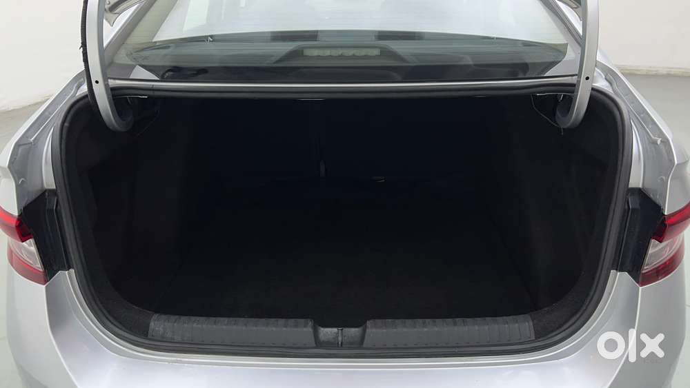 Skoda Slavia Style 1.0l Tsi Mt, 2023, Petrol