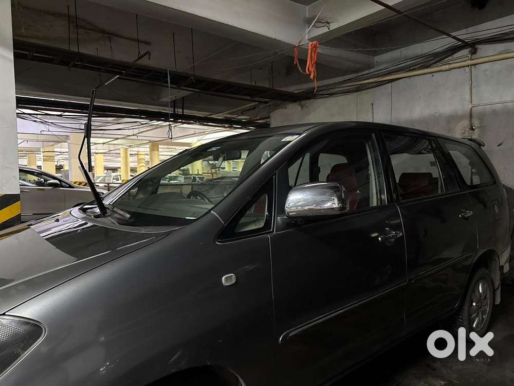 Toyota Innova 2011 Diesel 180000 Km Driven