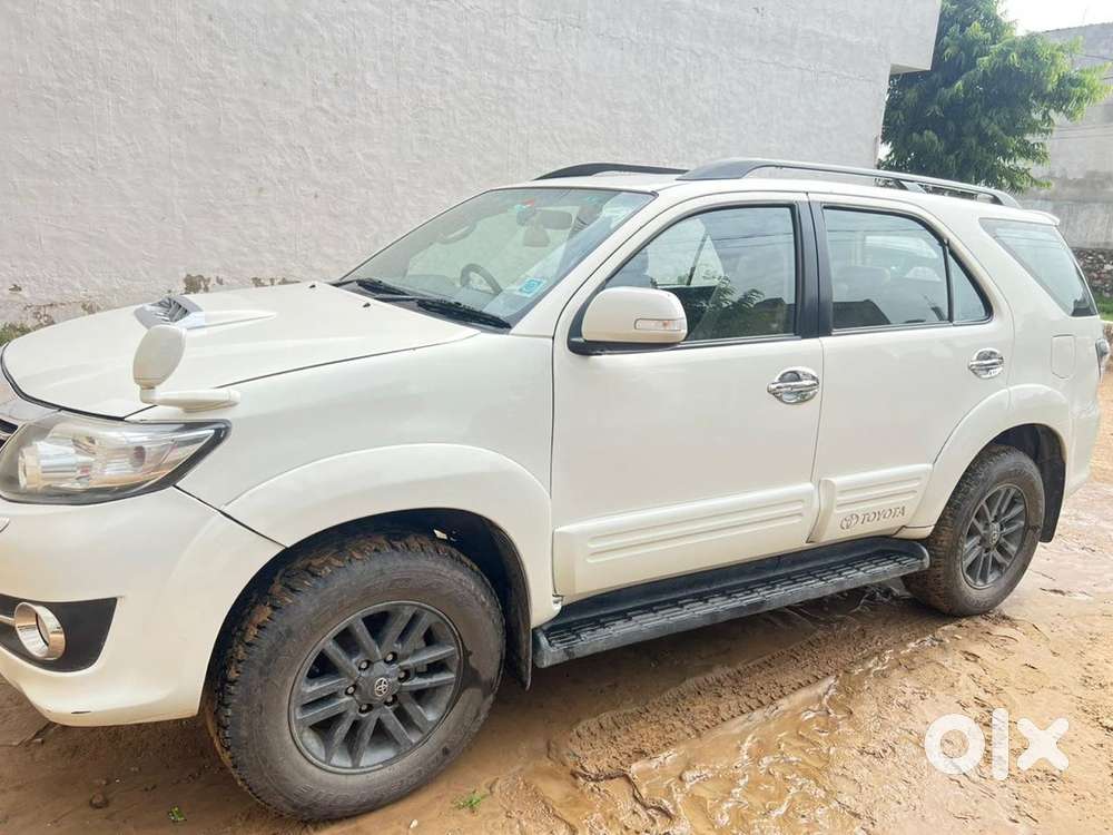 Toyota Fortuner 3.02wd 2015 | New Tyre And New Touch Screen System |