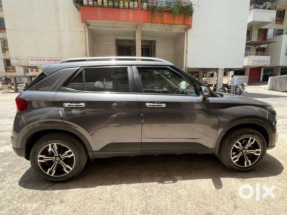 Hyundai Venue 2022 Petrol 25800 Km Driven
