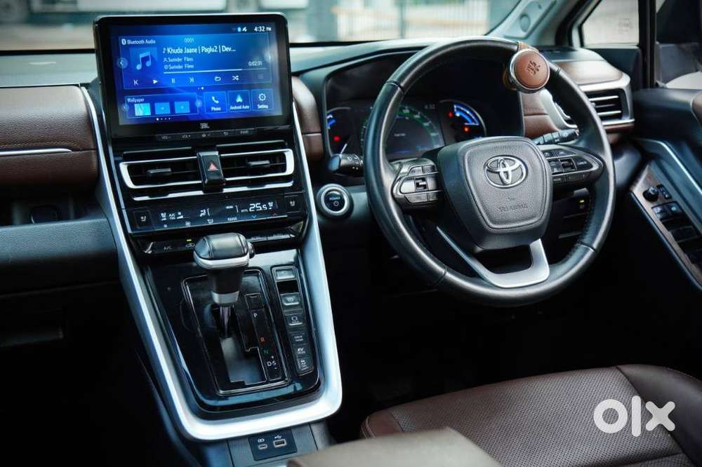 Toyota Innova Hycross 2.0 Zx Hybrid 7 Str, 2023, Petrol