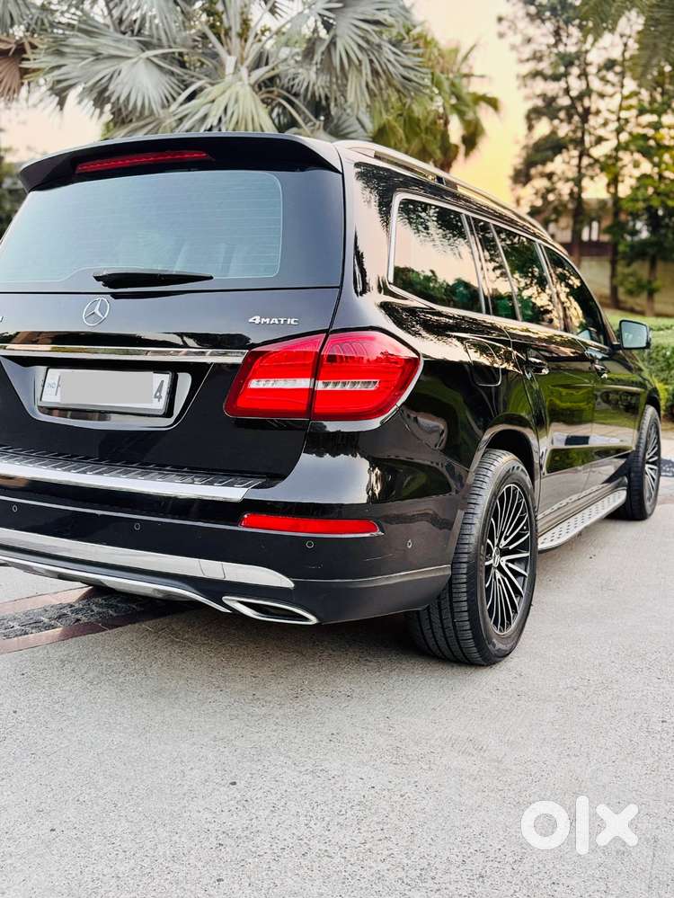 Gle350d 4matic Next To Showroom Car