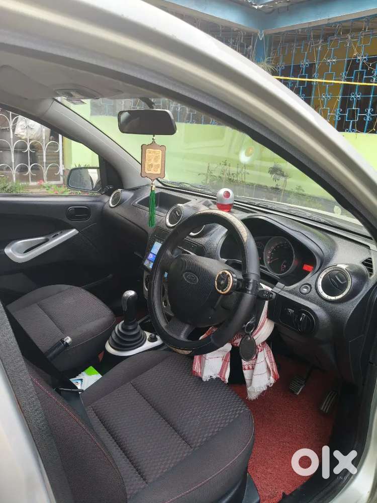 Ford Figo 2012 Petrol 75000 Km Driven.