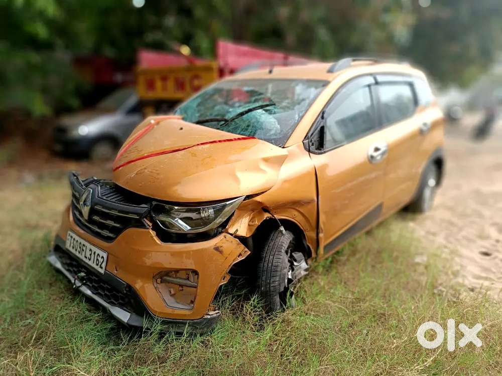 Renault Triber Rxz Topend For Scrap