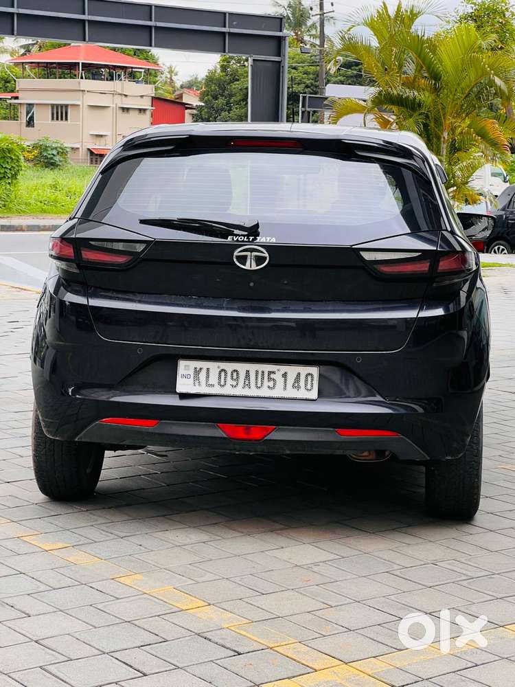 Tata Altroz 1.2 Xz Plus Dark Edition, 2021, Petrol