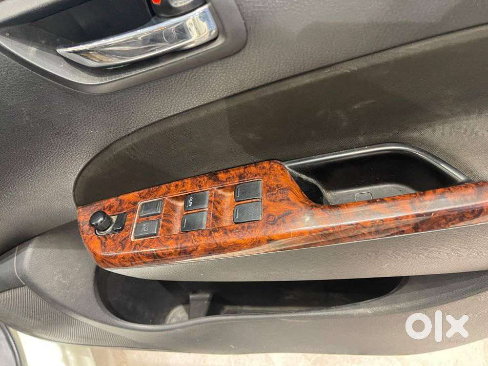 Maruti Suzuki Swift Vxi Abs Bsiv, 2016, Petrol