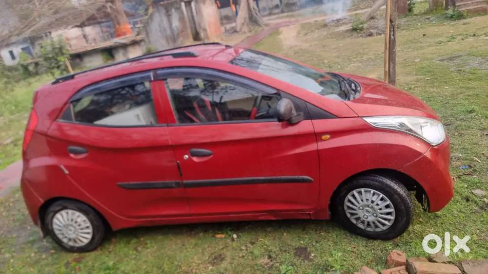 Well Maintained Eon Era + Car.