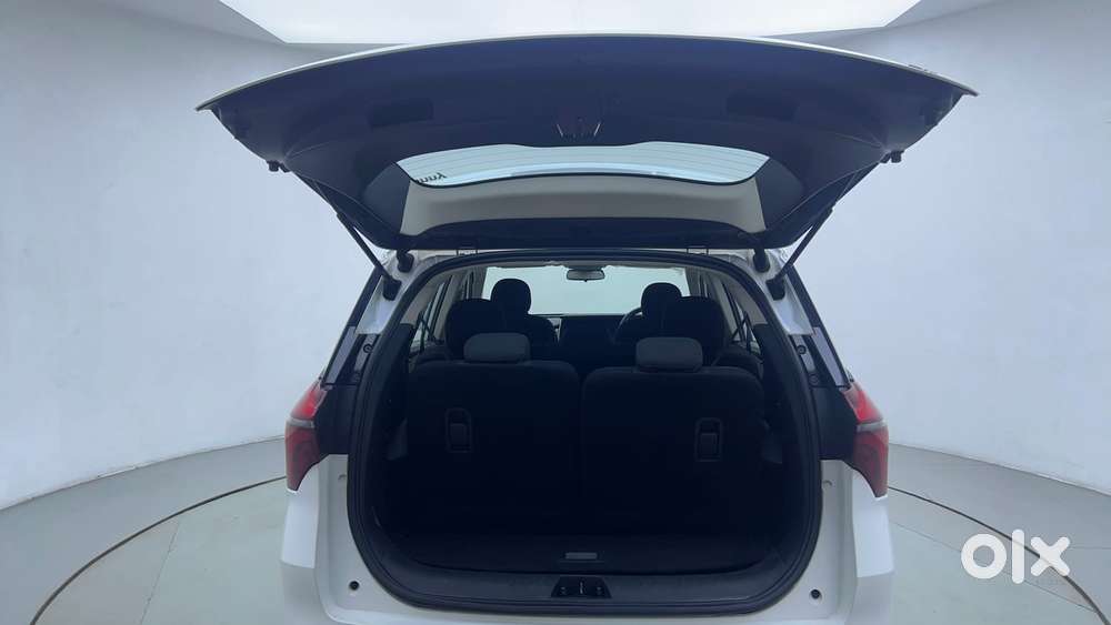 Mahindra Xuv700 2.0 Ax 5 Petrol Mt 7 Str, 2022, Petrol