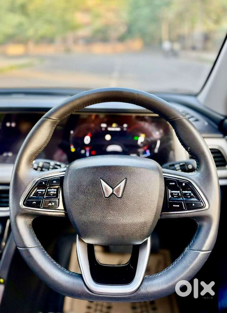 Mahindra Xuv700 2.2 Ax 7 Diesel At Luxury Pack Str, 2025, Diesel