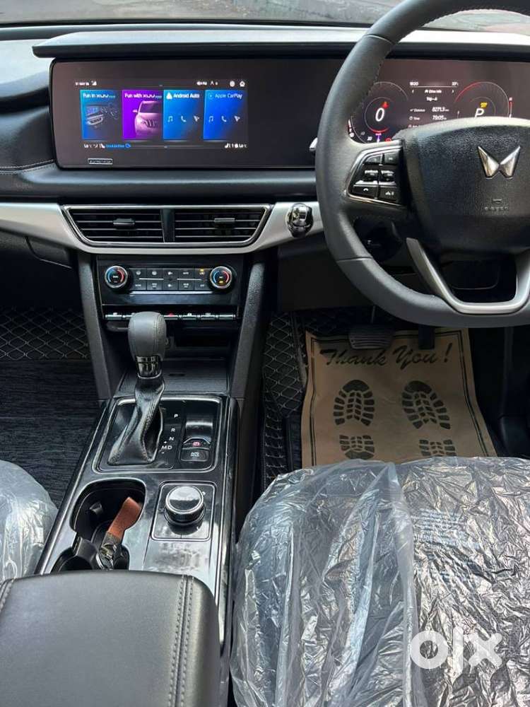 Mahindra Xuv700 2.0 Ax 7 Petrol At Luxury Pack Str, 2025, Petrol