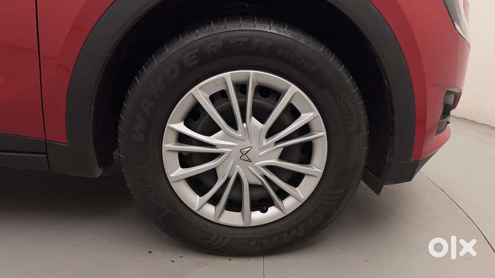 Mahindra Xuv700 2.0 Ax 3 Petrol At 5 Str, 2022, Petrol