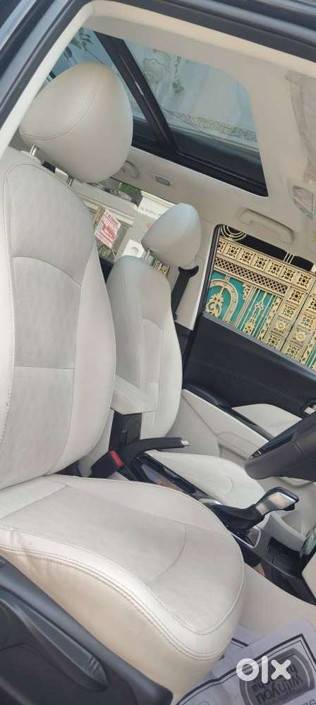 Mahindra Xuv 3xo Ax7l Petrol Mt, 2024, Petrol