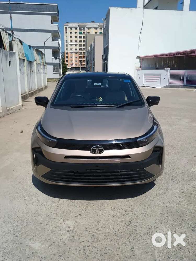 Tata Altroz Accomplished S Petrol Mt (top Model) 2025