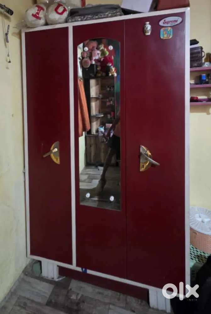 3 door almari good and new Condition