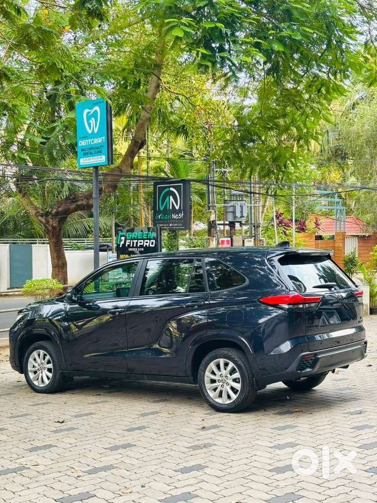 2024 Toyota Innova Hycross Vx | 71,000 Km | Sparkling Black |