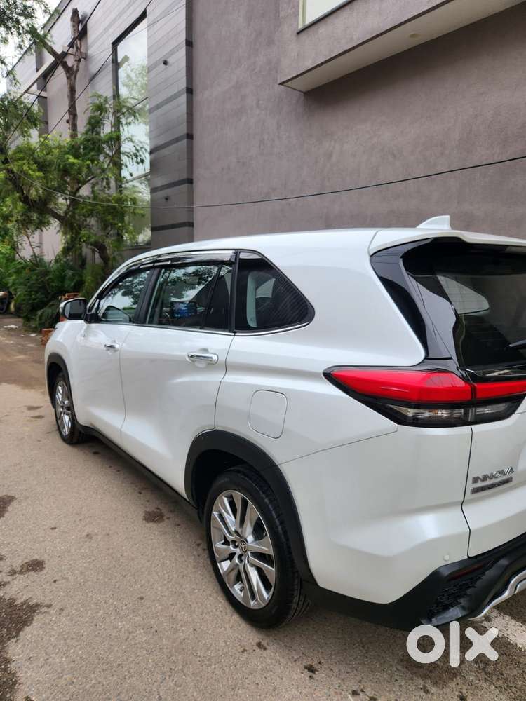 Toyota Innova Hycross 2.0 Zx (o) Hybrid 7 Str, 2024, Petrol