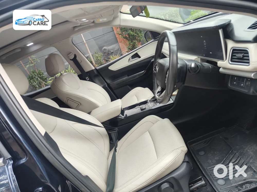 Mahindra Xuv700 2.2 Ax 7 Diesel At Luxury Pack Str Awd, 2022, Diesel